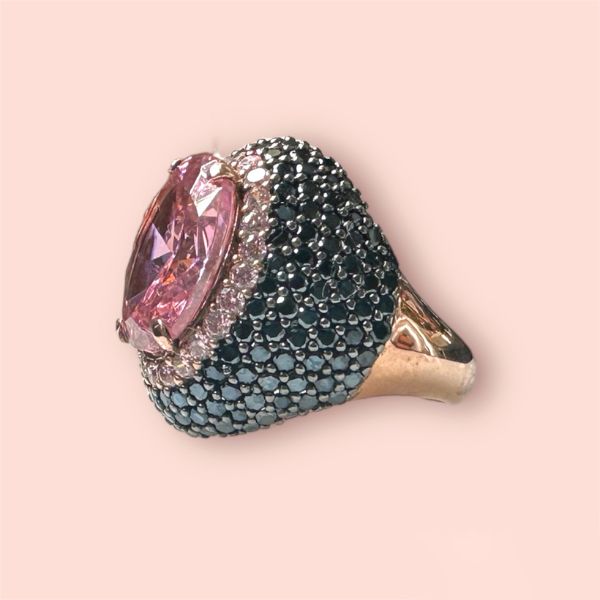 Anello in Argento925 Rosato con zirconi rosa e pavé di zirconi neri