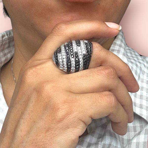 Anello Argento925 Goccia Con Zirconi Bianchi E Neri