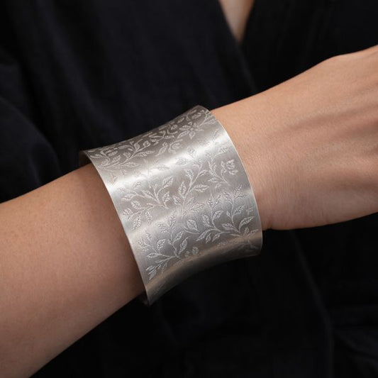 Bracciale Rigido Acciaio Satinato Floreale